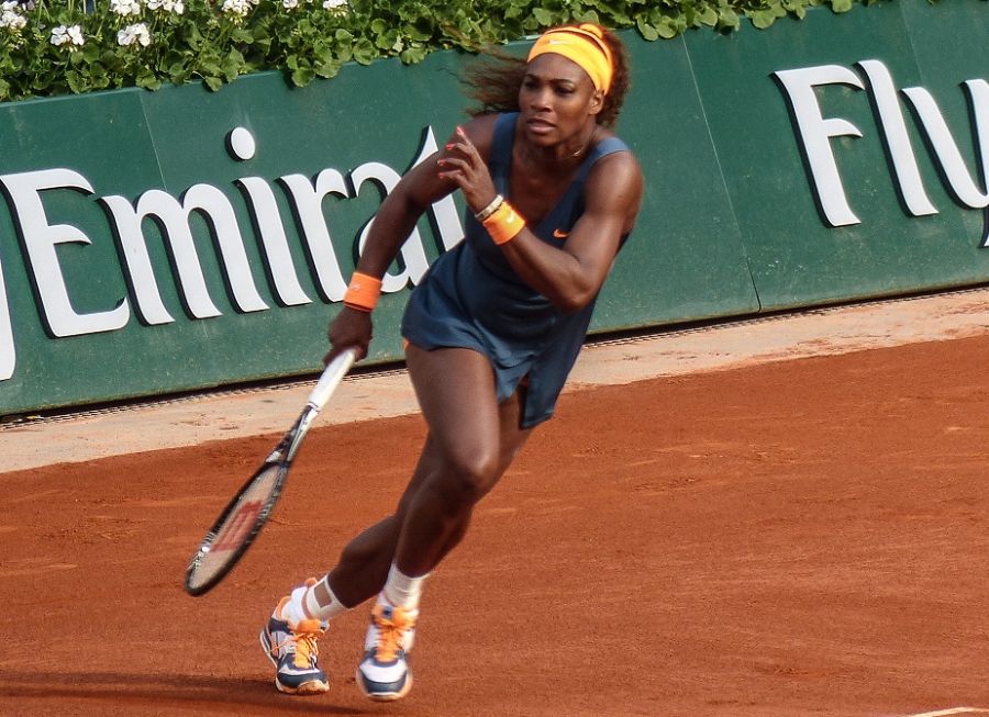 Serena Williams in Roland Garros trying to take an ad